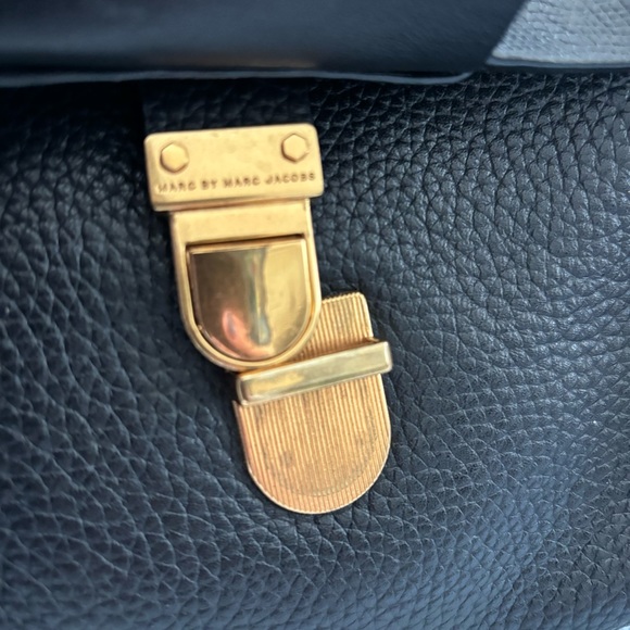 Marc Jacobs Sheltered Island Crossbody - Picture 5 of 10